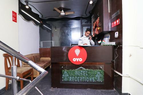 Oyo 10666 Hotel Feather
