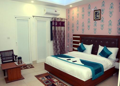 Hotel Capital O 13310 Noida Suites