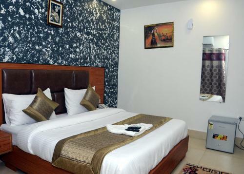 Hotel Capital O 13310 Noida Suites