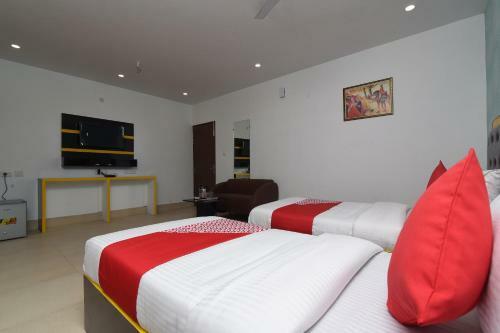 Hotel Capital O 13310 Noida Suites