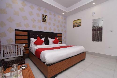 Hotel Capital O 13310 Noida Suites