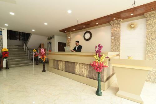 Hotel Capital O 13310 Noida Suites