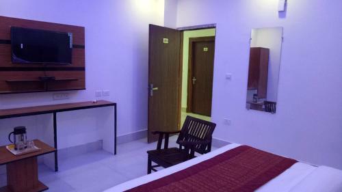 Hotel Capital O 13310 Noida Suites
