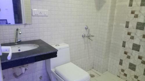 Hotel Capital O 13310 Noida Suites