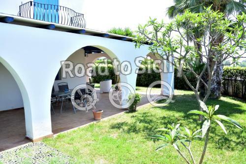 Casa Azzurra - Road To Sicily