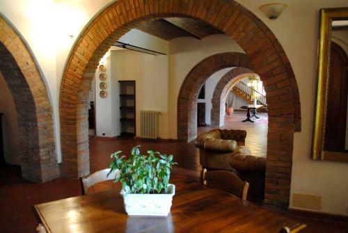 Vescovado Villa Sleeps 22 Pool Wifi