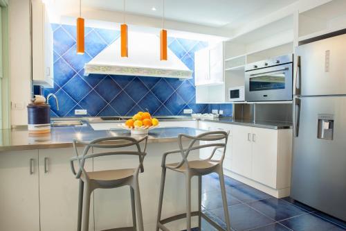 Sirenuse Villa Sleeps 8 Pool Air Con Wifi