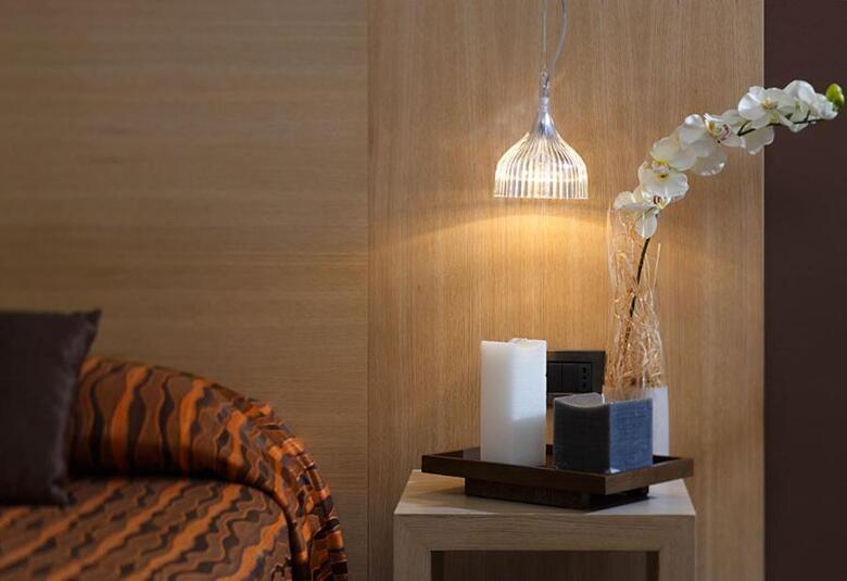 Hotel Paris(.)