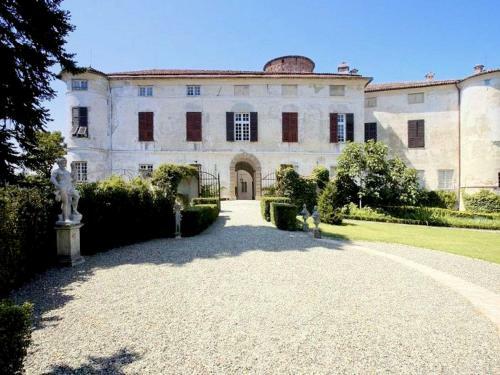 Luxurious Apartment With Garden In Rocca Grimalda