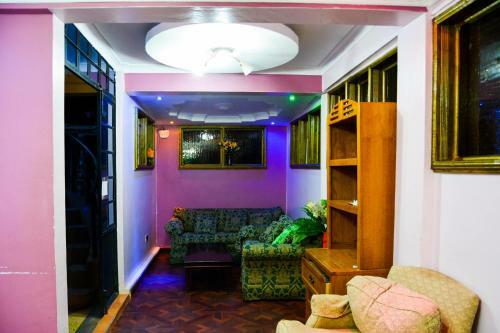 Hotel Pine Breeze Getaway Lukenya