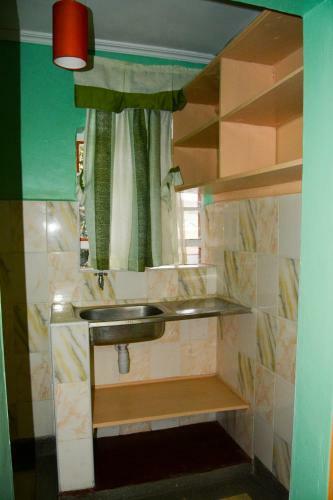 Hotel Pine Breeze Getaway Lukenya
