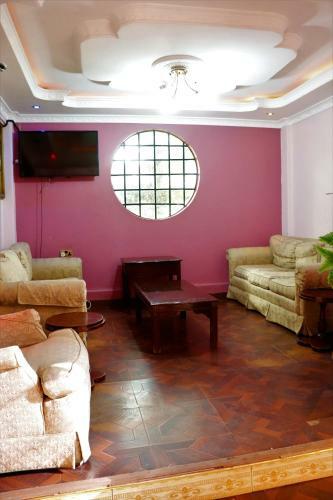 Hotel Pine Breeze Getaway Lukenya