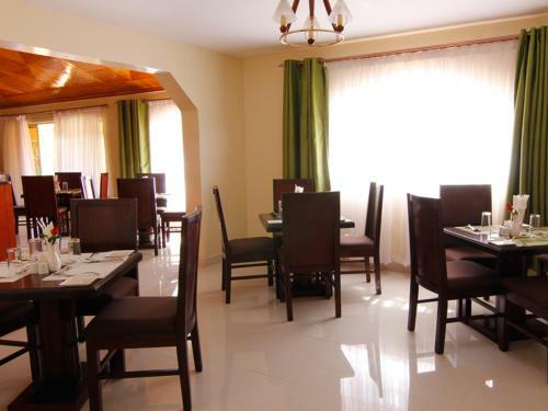 Hostal 215 Karen Garden
