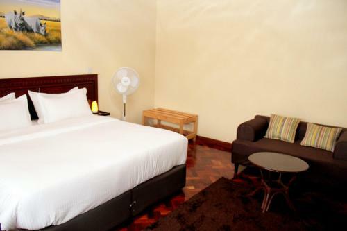 Hostal 215 Karen Garden