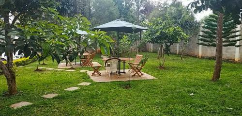 Hostal 215 Karen Garden