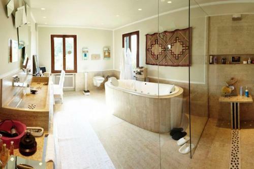 Bastia Villa Sleeps 9 Pool Wifi T737706
