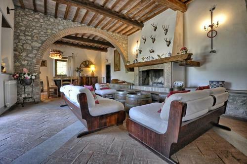 Trevinano Villa Sleeps 12 Pool Wifi