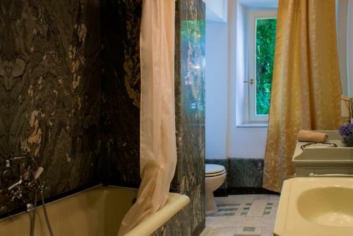 Moltrasio Villa Sleeps 17 Pool Air Con Wifi