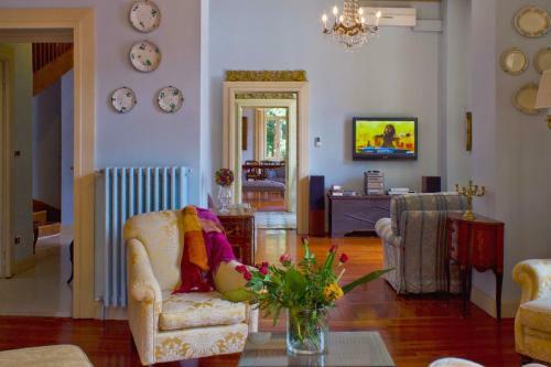 Moltrasio Villa Sleeps 17 Pool Air Con Wifi