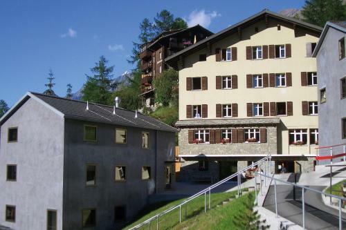 Zermatt Youth Hostel - Private Rooms