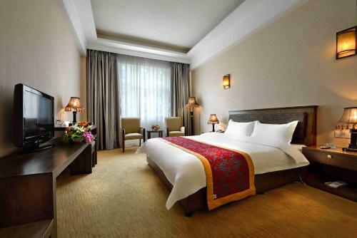 Hotel Ramada Encore Daocheng Yading