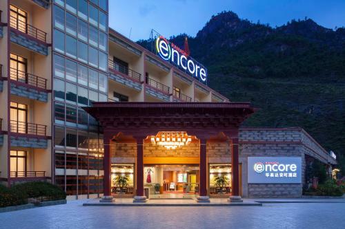 Hotel Ramada Encore Daocheng Yading