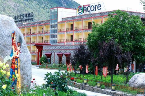Hotel Ramada Encore Daocheng Yading