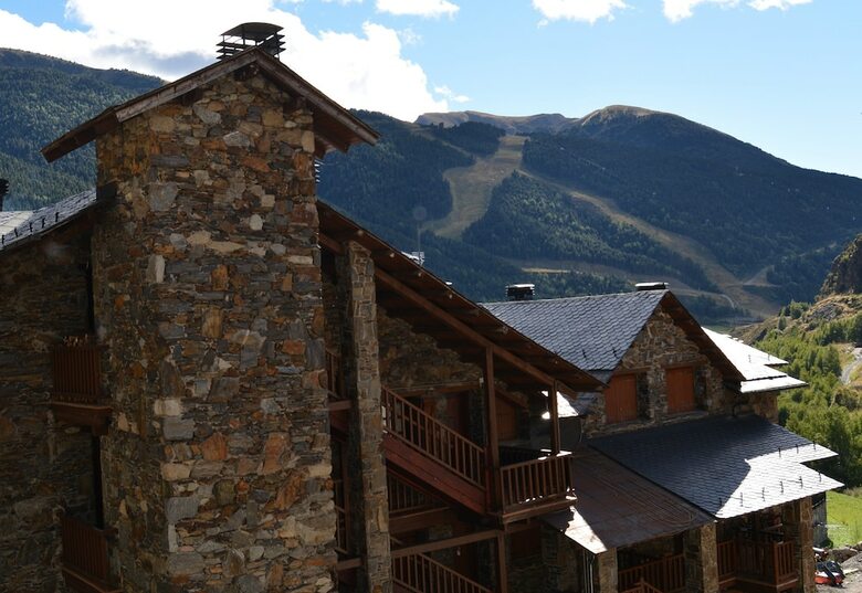 Apartamentos La Devesa - Near Soldeu Ski Resort