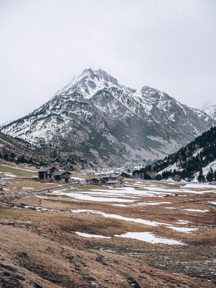 L'ovella Negra Mountain Lodge
