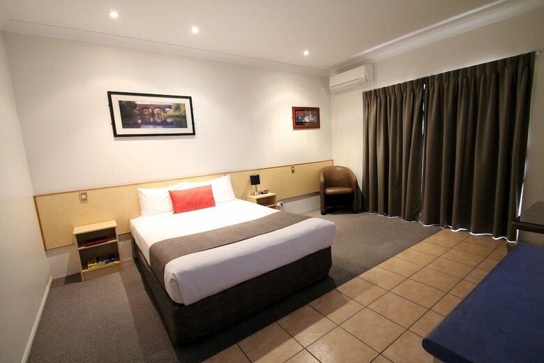 Midlander Motor Inn
