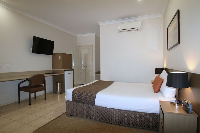Midlander Motor Inn