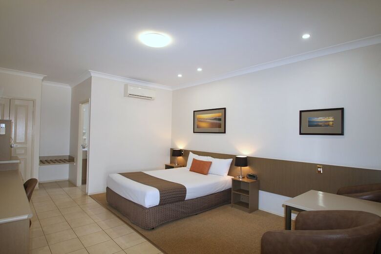 Midlander Motor Inn