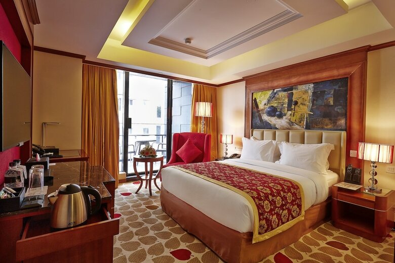Six Seasons Hotel