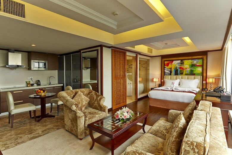 Six Seasons Hotel