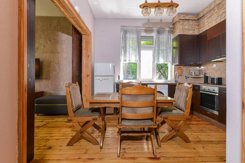 Fm Deluxe 2-bdr Apartment - The Balkan