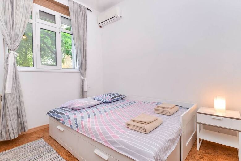 Fm Deluxe 2-bdr Apartment - The Balkan