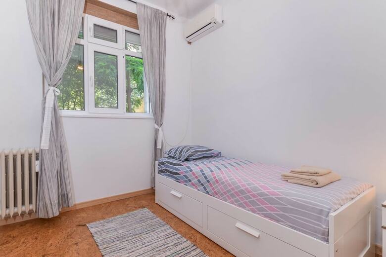 Fm Deluxe 2-bdr Apartment - The Balkan
