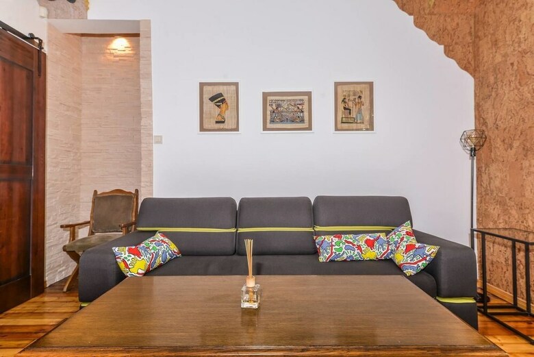 Fm Deluxe 2-bdr Apartment - The Balkan