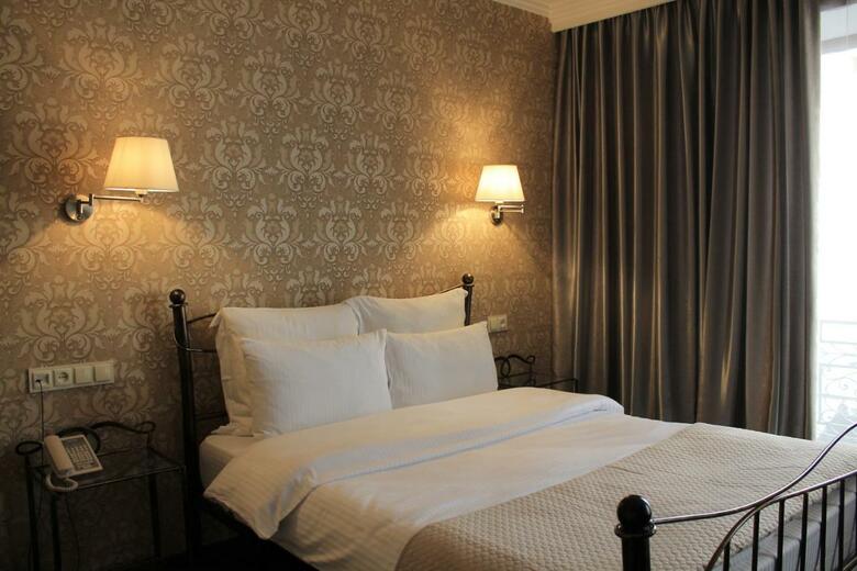 Redline Hotel