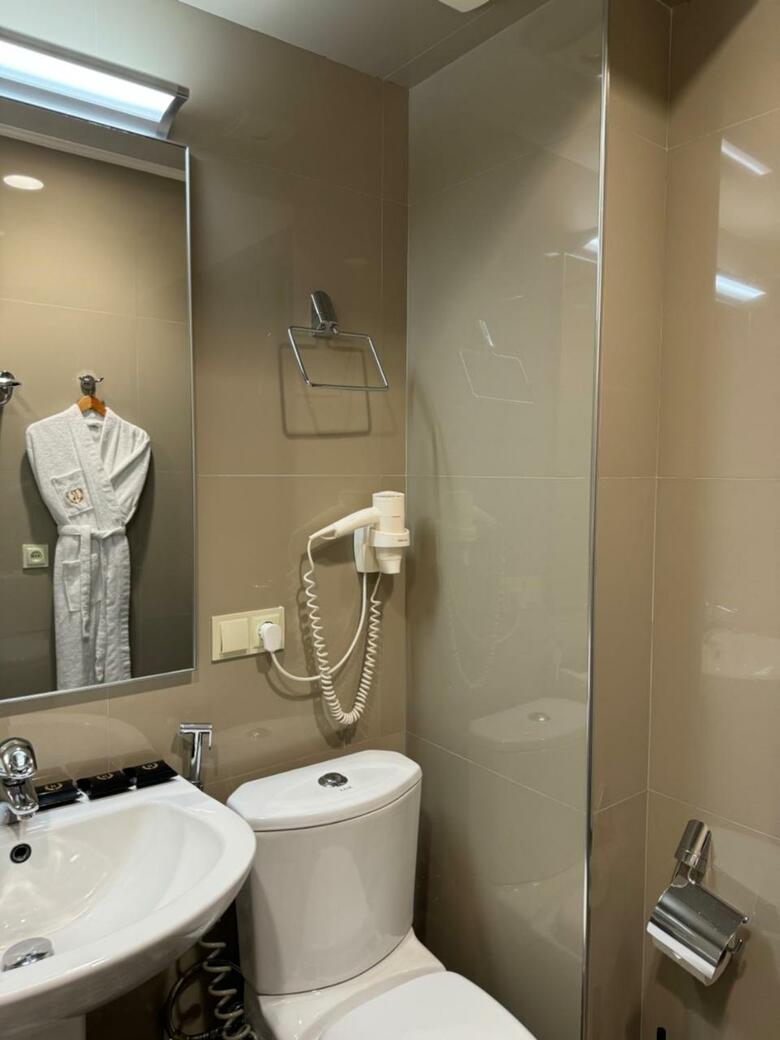 Redline Hotel
