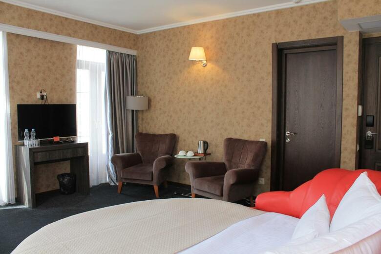 Redline Hotel