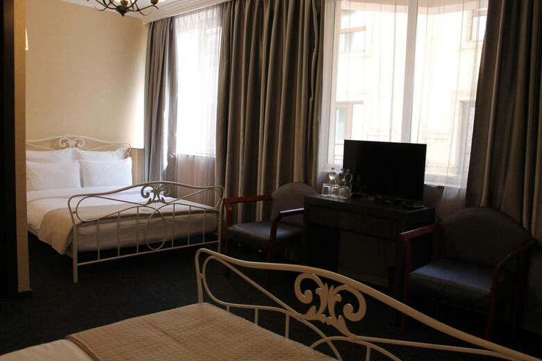 Redline Hotel
