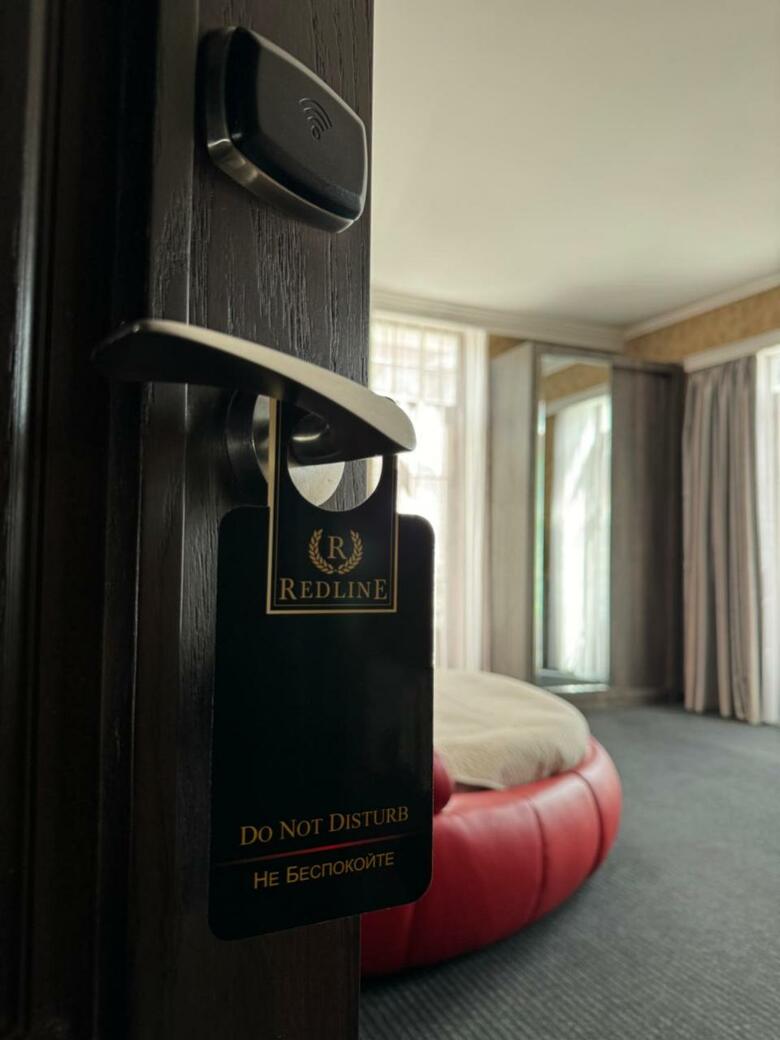 Redline Hotel