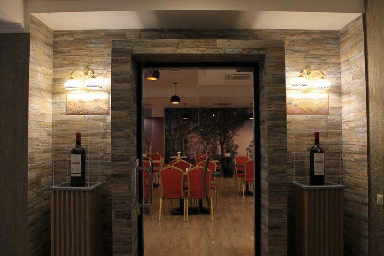 Redline Hotel