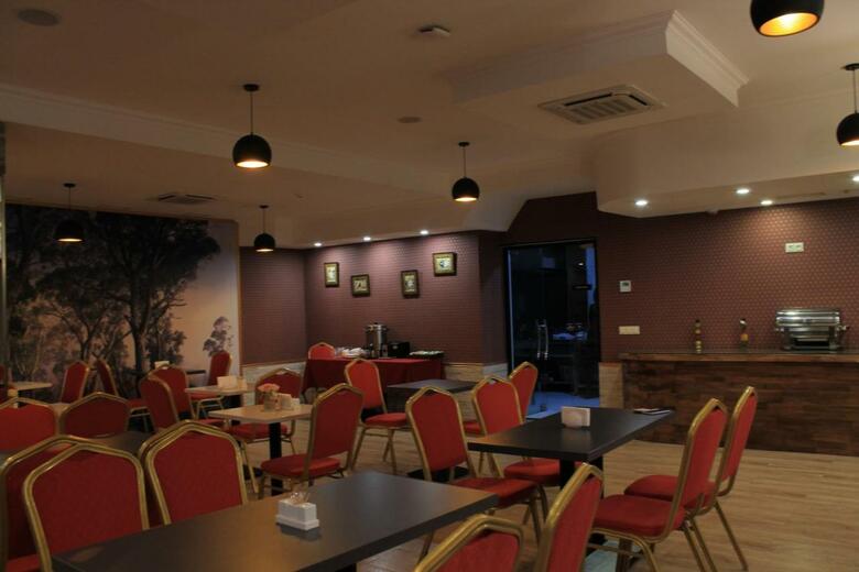 Redline Hotel