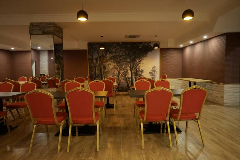 Redline Hotel