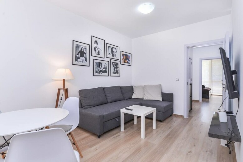 Fm Deluxe 1-bdr Apartment - Cinecitta