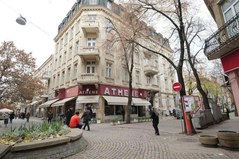 Private Rooms In The Top Center