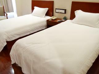 Hotel Greentree Inn Shandong Weihai Wendeng Baida Square