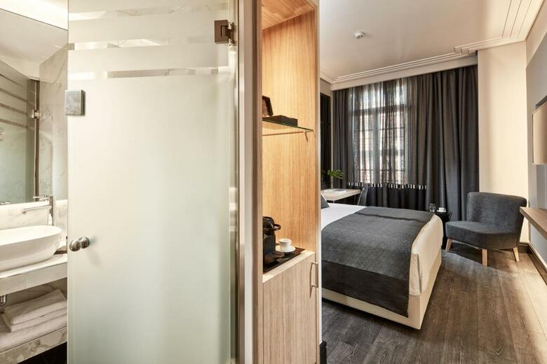 Antigon Urban Chic Hotel